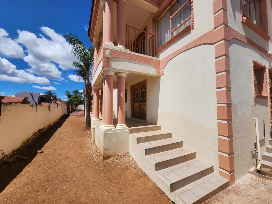 6 Bedroom Property for Sale in Flora Park Northern Cape